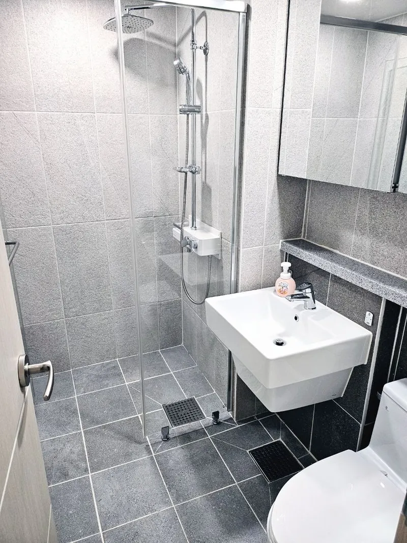 [Sejong] Business trip. Spacious and separate space. Work desk. Netflix. Free parking. Full option 12