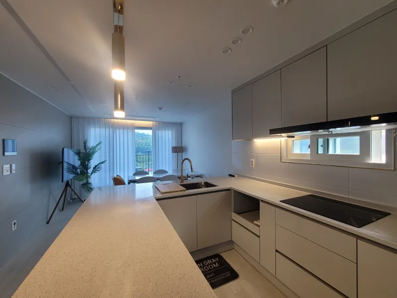 [Bucheon] Spacious three-room newly built apartment, best condition, guest preferred, full option 37