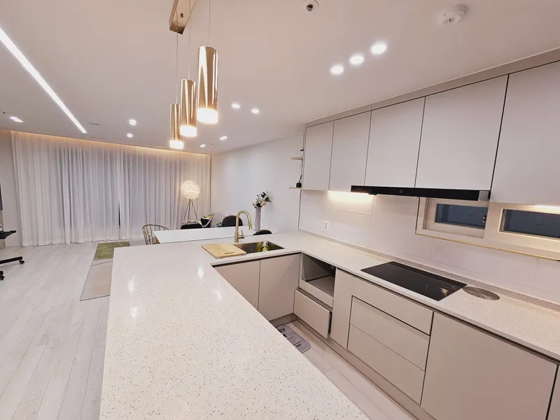 [Bucheon] Spacious three-room newly built apartment, best condition, guest preferred, full option 42