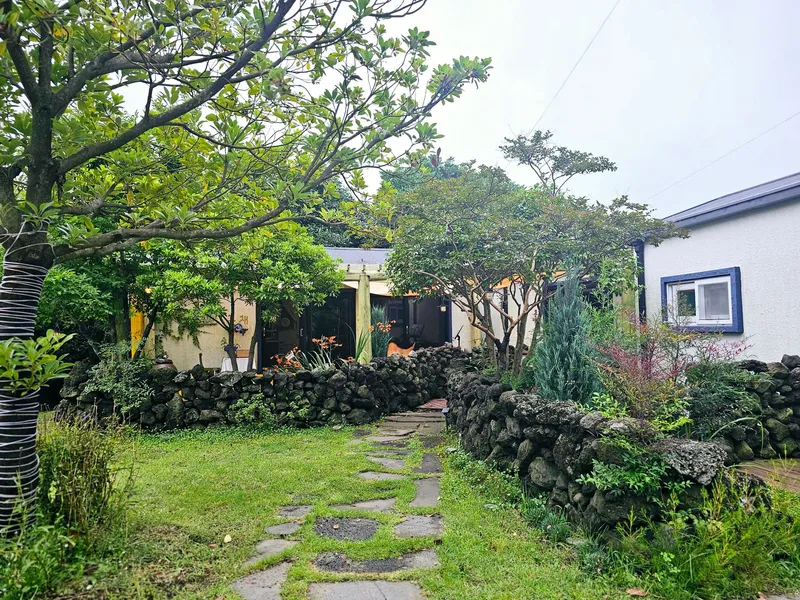 [Namwon, Seogwipo] Emotional accommodation #Independent house #3 min walk to the beach #Large garden #Jacuzzi #Barbecue in jar #Sesko 40