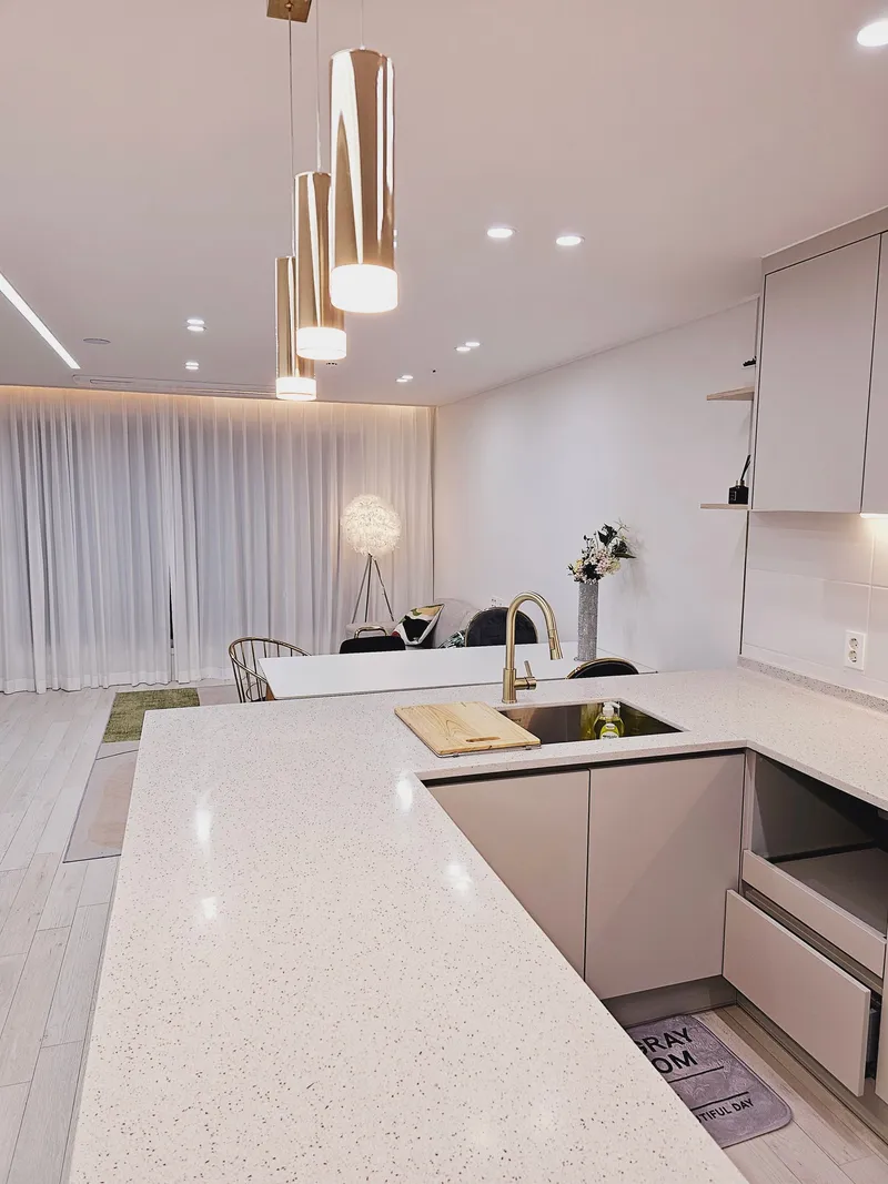 [Bucheon] Spacious three-room newly built apartment, best condition, guest preferred, full option 41
