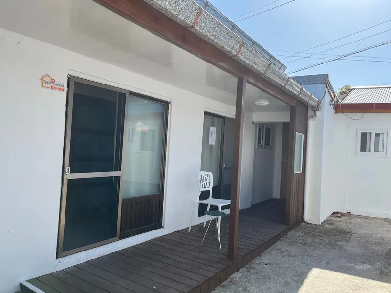 [Andeok, Seogwipo] Andeok-myeon Hwasun-ri Bookstore What Stay 2 37