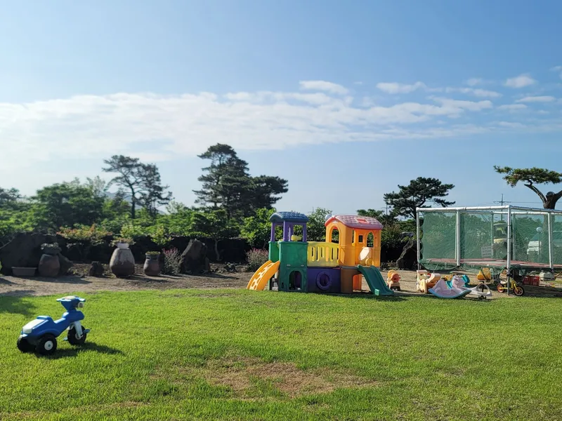 [제주 한림][제주 협재] 바닷가 근처, 넓은마당 및 놀이시설, 원룸형 스테이 B 3