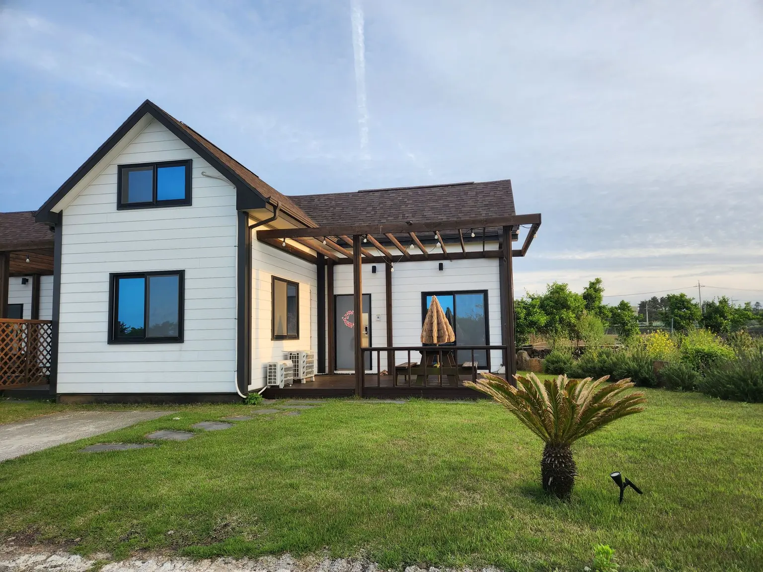 Jeju Gujwa Duplex Separated One Room Field View #Far Sea View A - main image