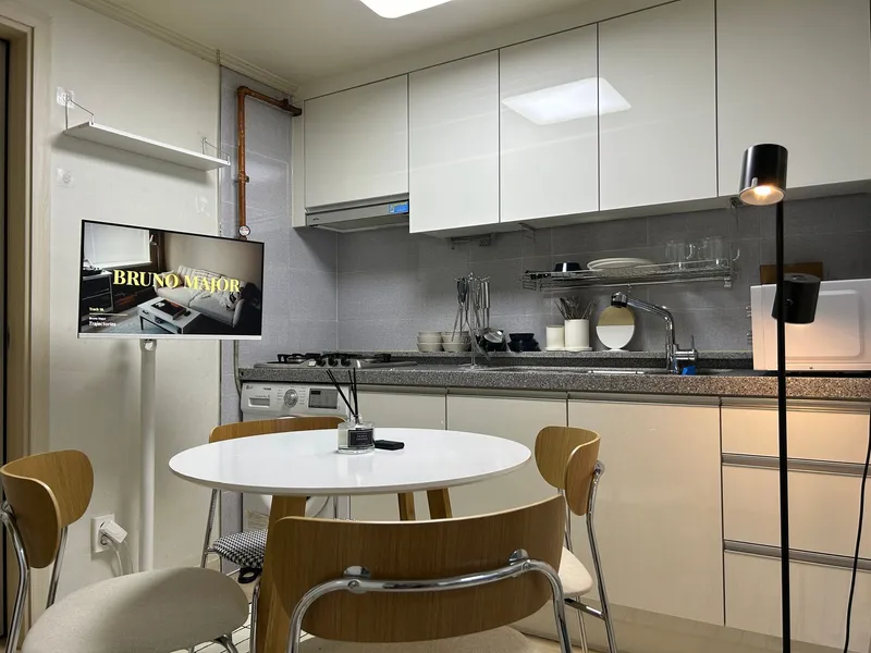 [Dongdaemun, Seoul] 10 minutes from Foreign Language University Station, three-room 2
