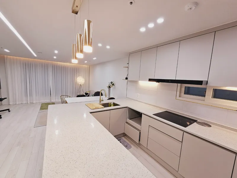 [Bucheon] Spacious three-room newly built apartment, best condition, guest preferred, full option 45