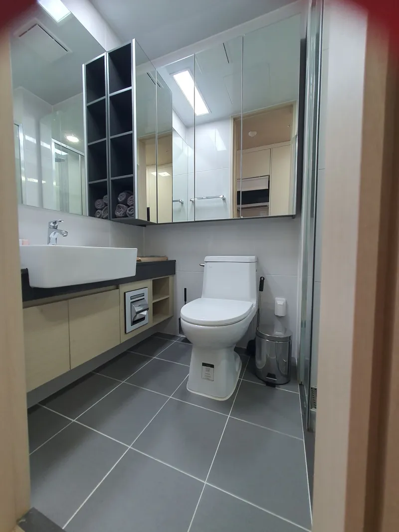 [Yeongjong, Incheon] Cool view / Peaceful ocean view. Close to airport (15 minutes away). Washer & dryer. 33