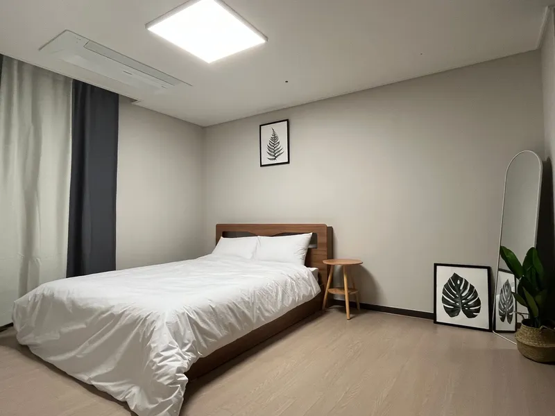 [제주 노형동] 깔끔하고 편안한 신축 레지던스/45평3룸침대2화2 2