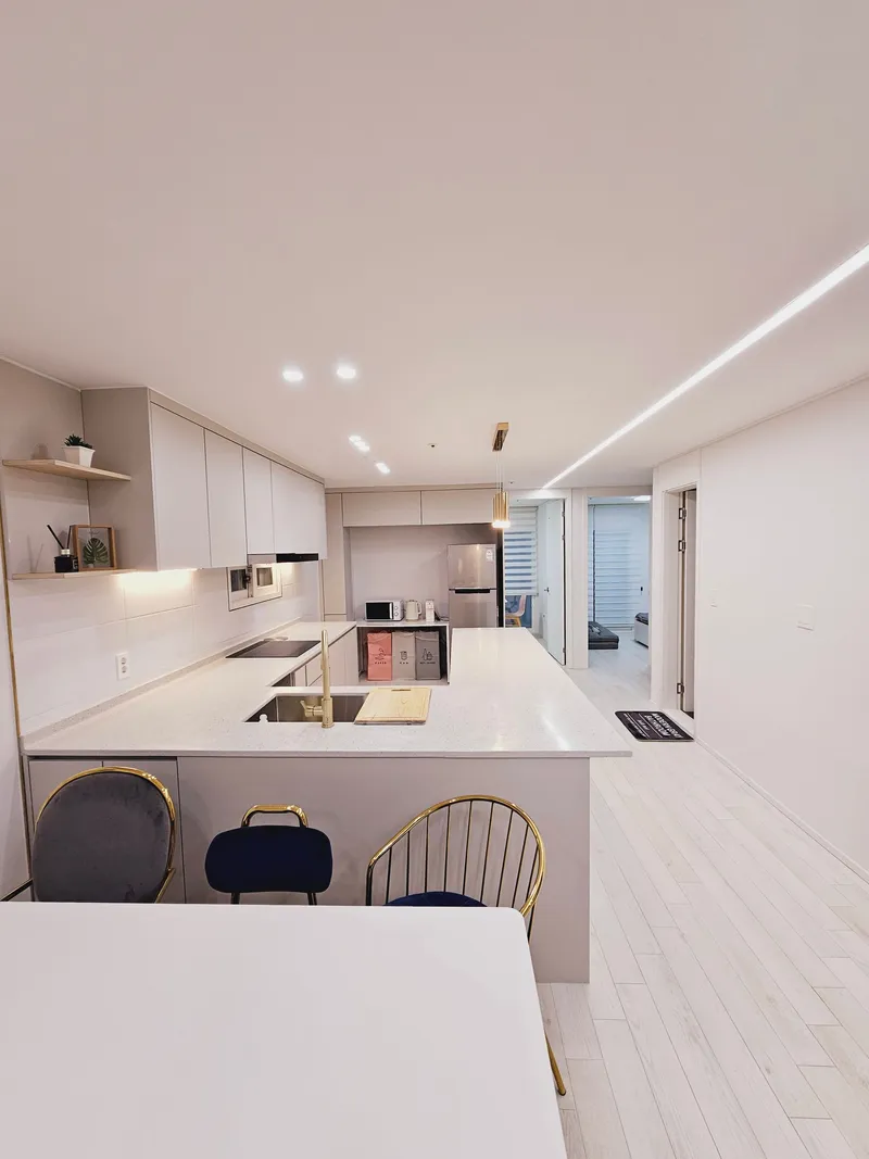 [Bucheon] Spacious three-room newly built apartment, best condition, guest preferred, full option 44