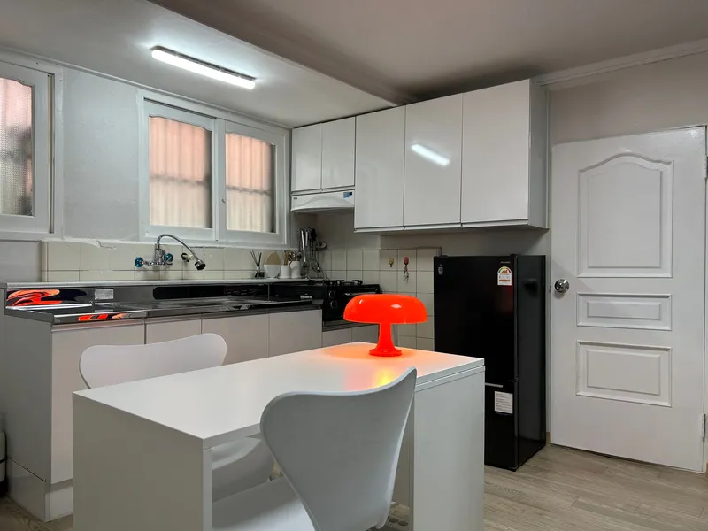 [Mapo, Seoul] 7 minutes from Ewha Womans University & Ahyeon Station Two-room 4