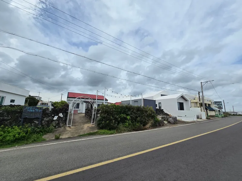 [Seongsan, Seogwipo][Seogwipo Shinsan] Accommodation with no utility bills and vehicle provided 200m from the beach 47