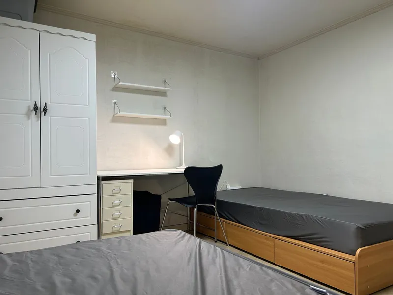 [Dongdaemun, Seoul] 10 minutes from Foreign Language University Station, three-room 12
