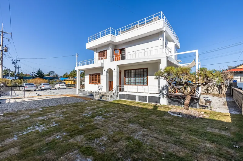 [Gangneung] 1 minute walk from Yeongjin Beach, emotional private house, lawn yard, jacuzzi 17