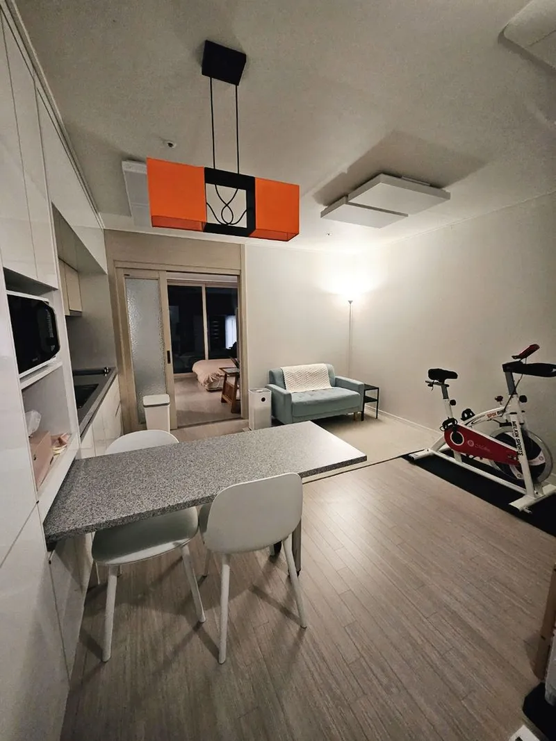 [Sejong] Business trip. Spacious and separate space. Work desk. Netflix. Free parking. Full option 2