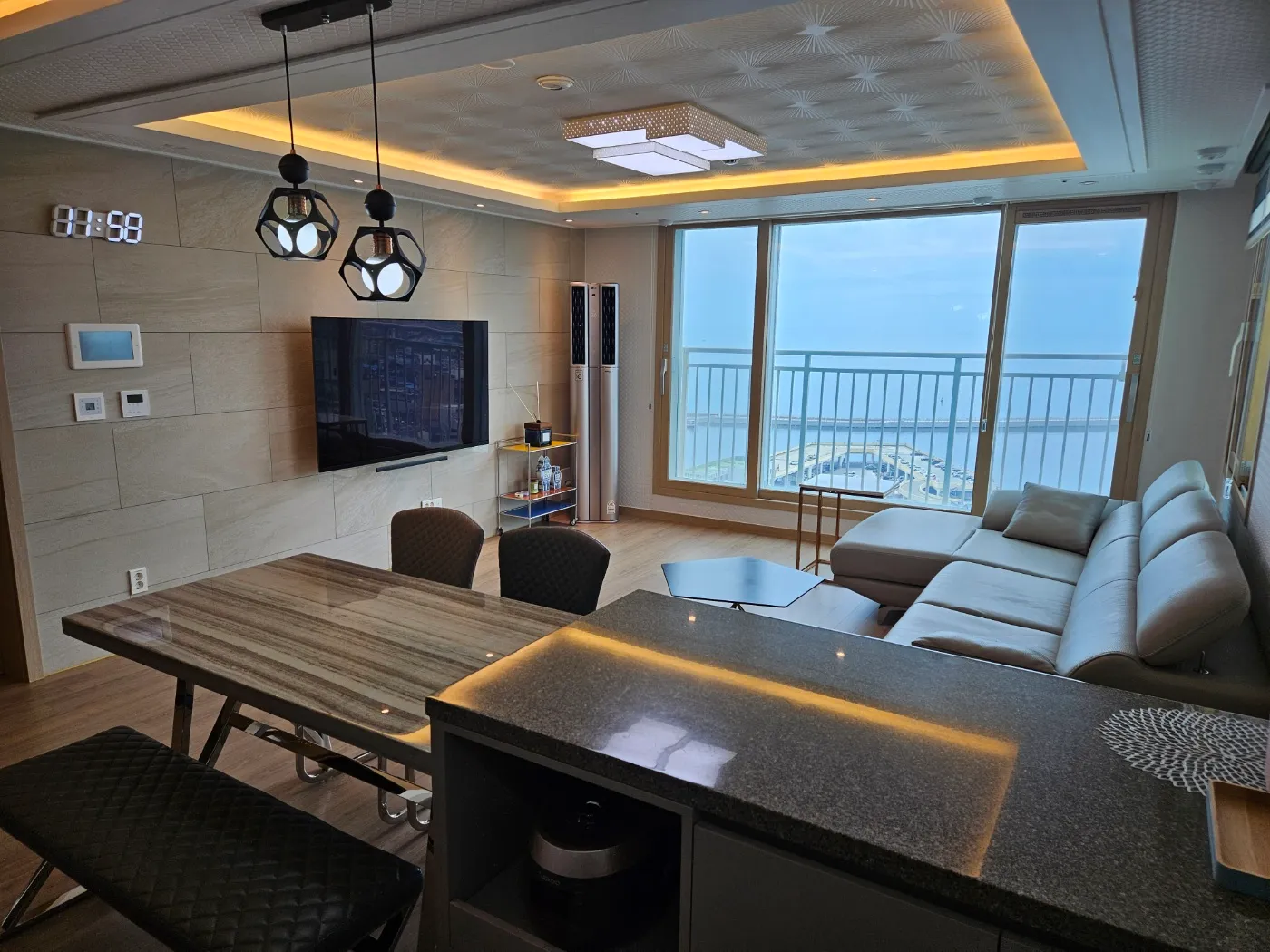 Jumunjin Ocean View Three-Bedroom Apartment