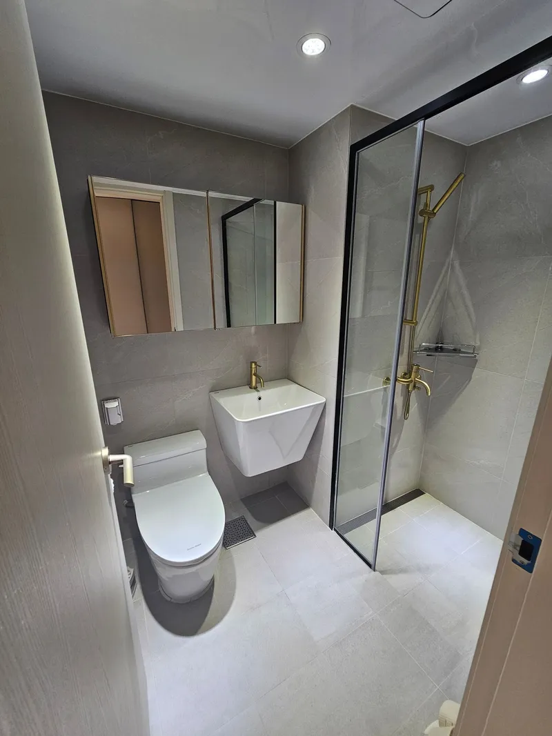 [Gangnam, Seoul] 1 minute from Seolleung Station. Brand new, fully furnished, 13 pyeong 8