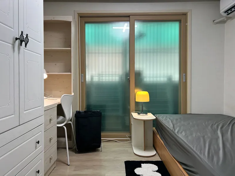 [Dongdaemun, Seoul] 10 minutes from Foreign Language University Station, three-room 8