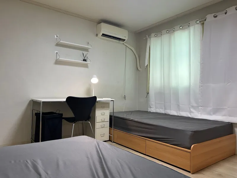 [Dongdaemun, Seoul] 10 minutes from Foreign Language University Station, three-room 11