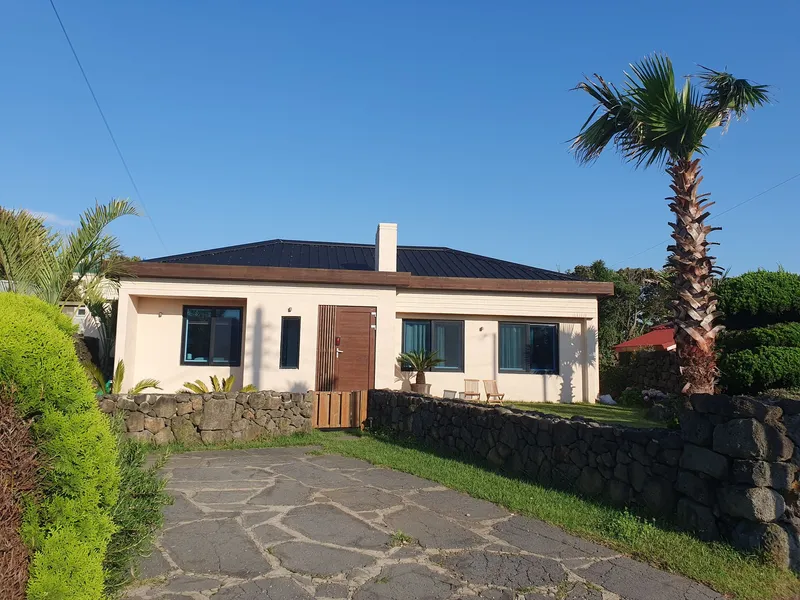 [Hallim, Jeju] Aewol, Gwakji, Gwidok coastal road village cozy jacuzzi yard independent accommodation 28