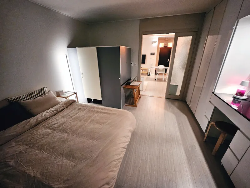 [Sejong] Business trip. Spacious and separate space. Work desk. Netflix. Free parking. Full option 4