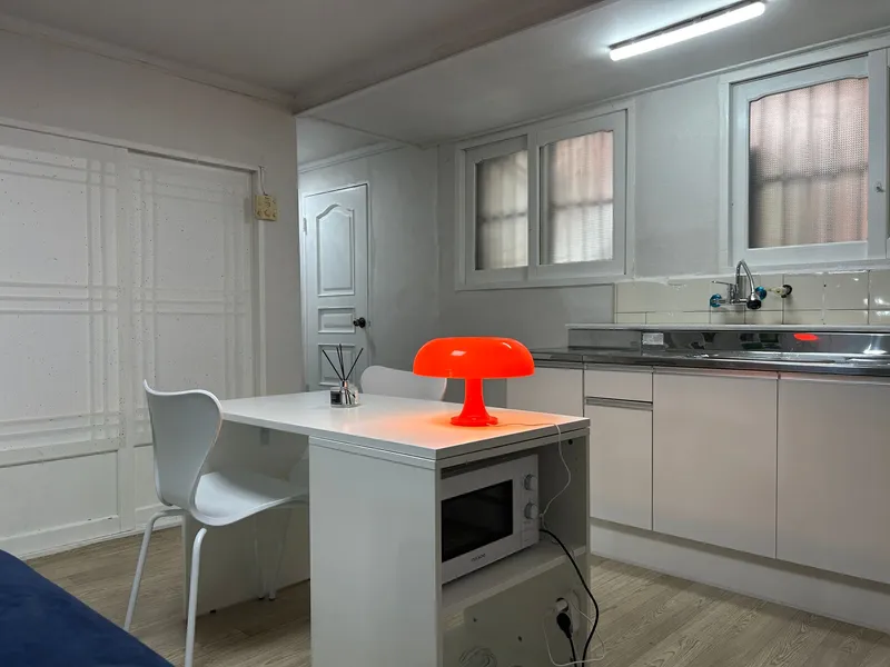 [Mapo, Seoul] 7 minutes from Ewha Womans University & Ahyeon Station Two-room 5