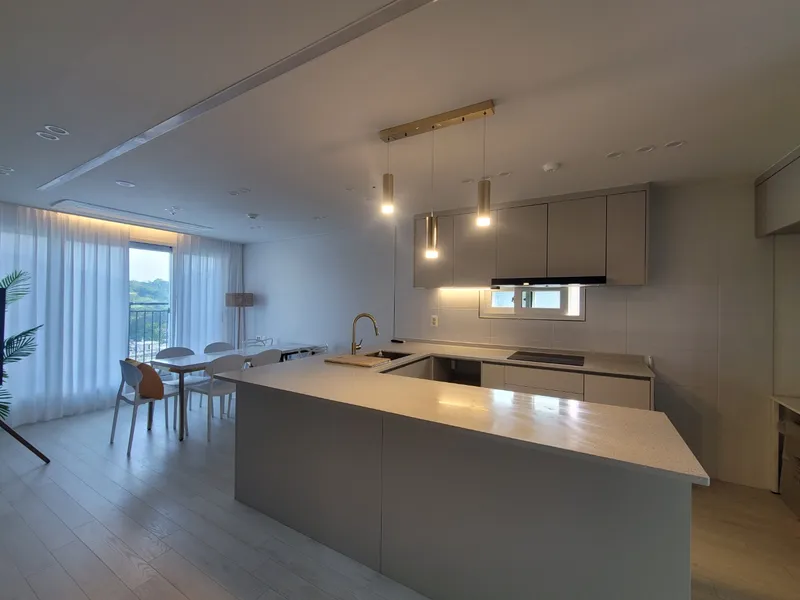 [Bucheon] Spacious three-room newly built apartment, best condition, guest preferred, full option 38