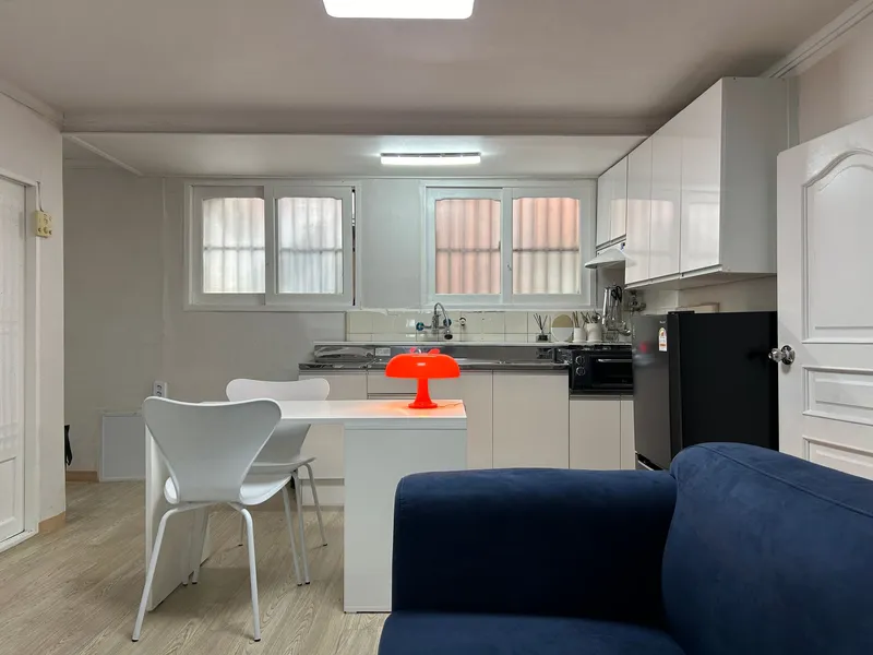 [Mapo, Seoul] 7 minutes from Ewha Womans University & Ahyeon Station Two-room 3