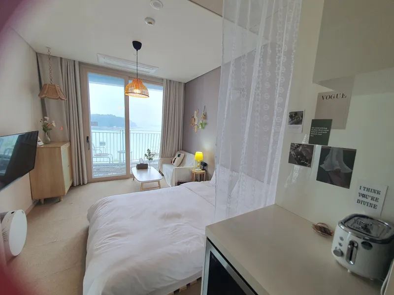 [Yeongjong, Incheon] Cool view / Peaceful ocean view. Close to airport (15 minutes away). Washer & dryer. 28