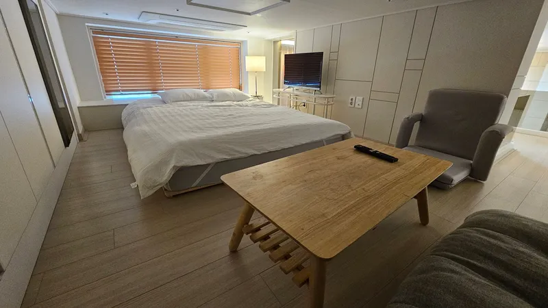 [Gangnam, Seoul] 2 queen-size beds in front of Seolleung Park in Samseong-dong 8