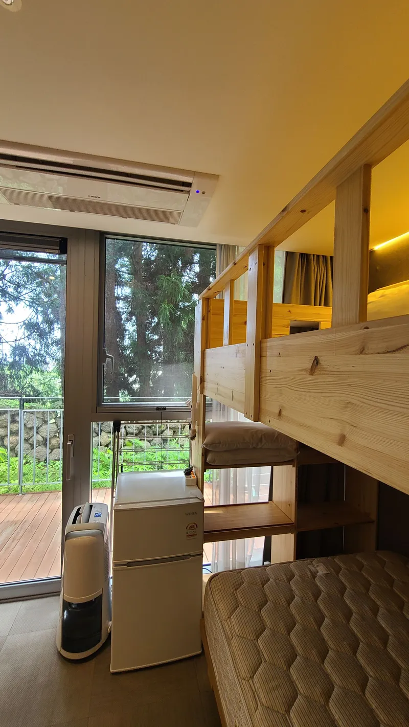 [Topyeong-dong, Seogwipo] (7 days or more) STAY Forest of Silence #1st floor terrace #Forest #Cedar stone wall forest [Seogwipo] 2