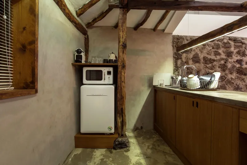 [Gujwa, Jeju] Touching Jeju's Traditional Stone House! Emotional Stay 5