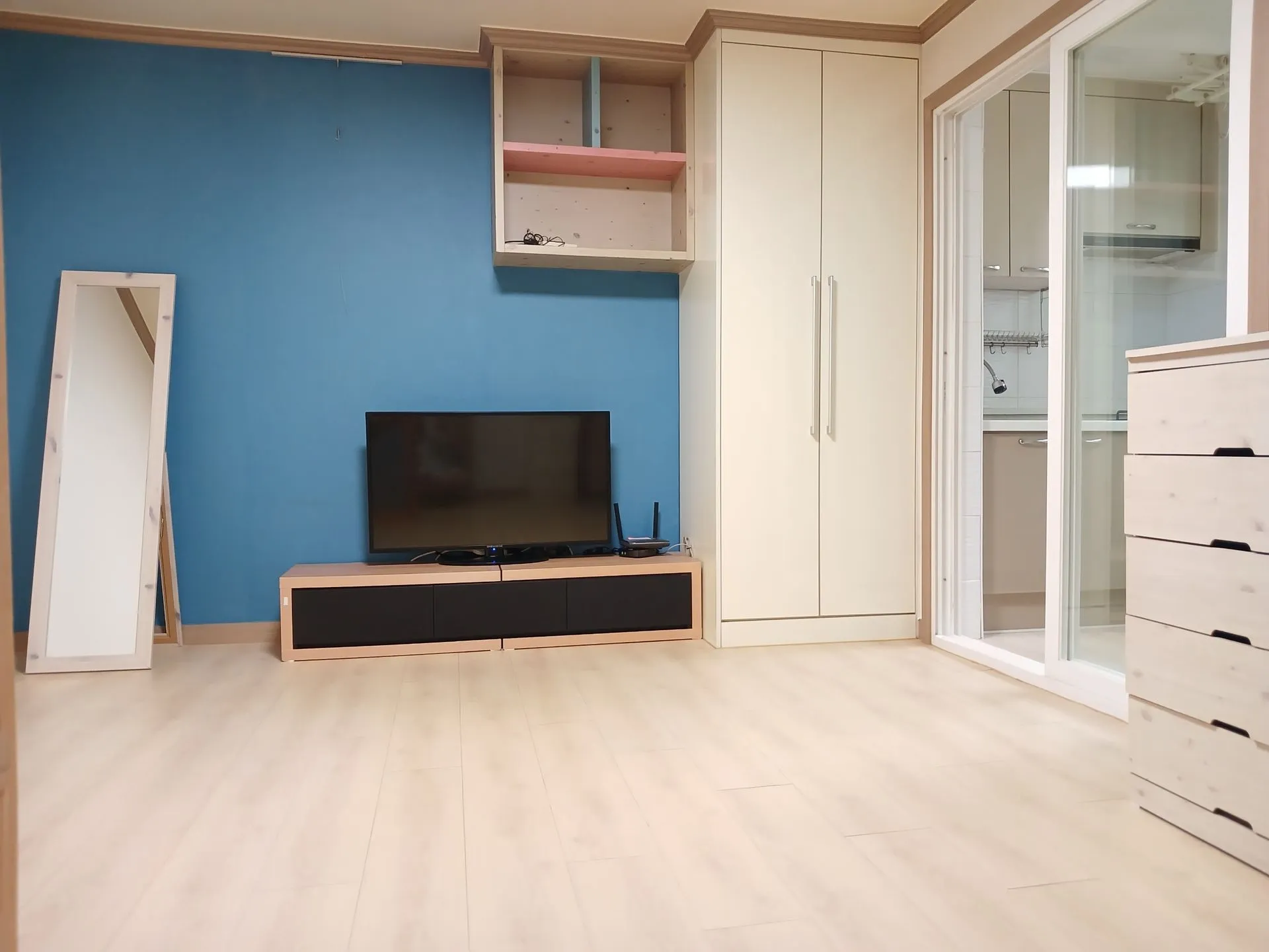 Junghwasan-dong Transit-Friendly One-Bedroom House