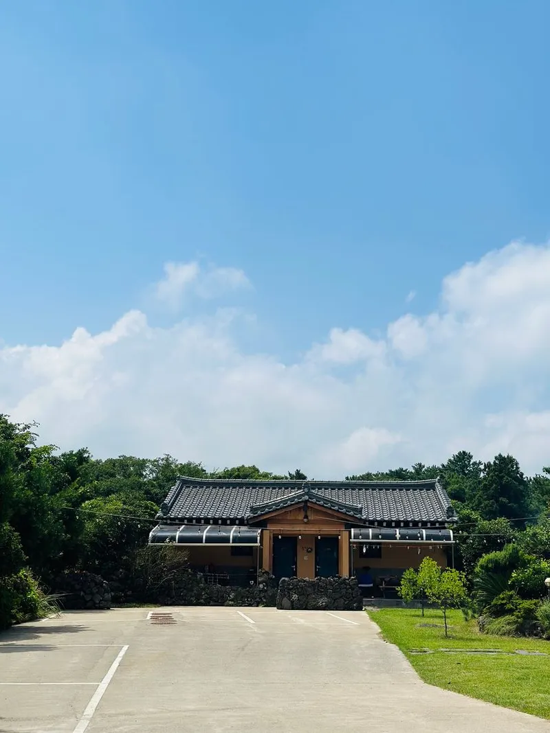 [Aewol, Jeju] Accommodation with cypress trees and healing #Pets allowed 2 separate building 14