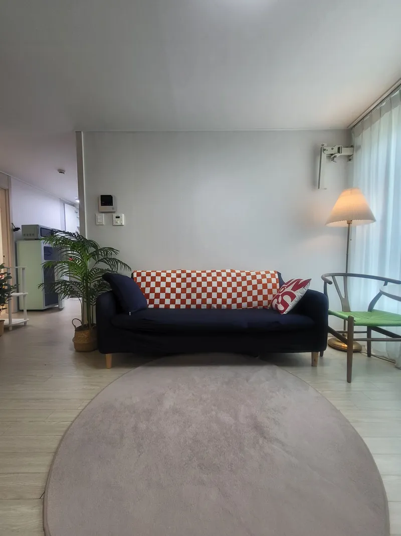 [Songpa, Seoul] 2 minutes walk from Songpanaru Station on Line 9, very close to the station 24