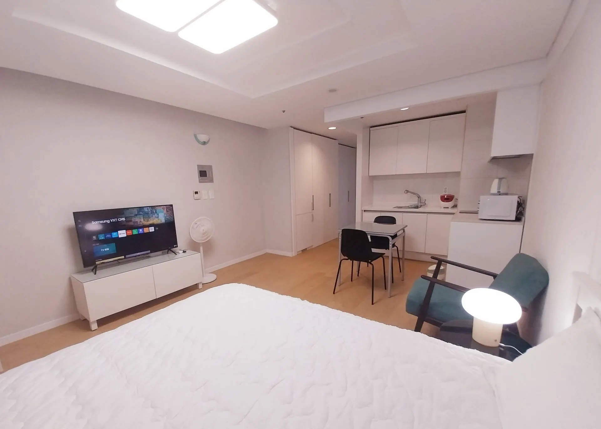 Seocho-dong One-Bedroom Efficiency Apartment