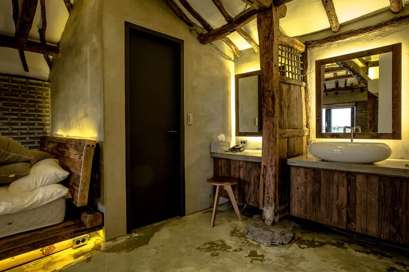 [Gujwa, Jeju] Touching Jeju's Traditional Stone House! Emotional Stay 12