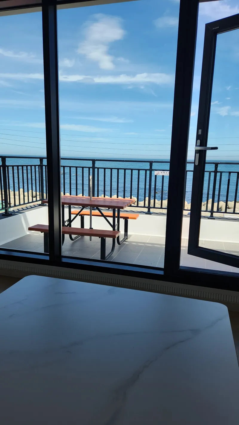 [Pohang] One-room pension with ocean view, 1st floor, room 102 24