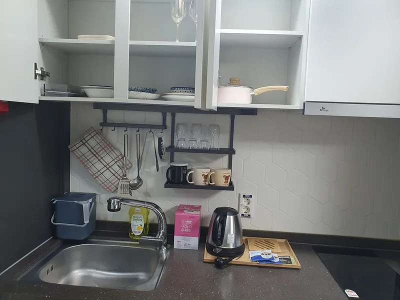 [Yeosu] Yeosu Beach Marina Yacht Club, waterfront swimming pool, romantic pojangmacha (traditional Korean food stall), and free parking are located in front of the accommodation. 48