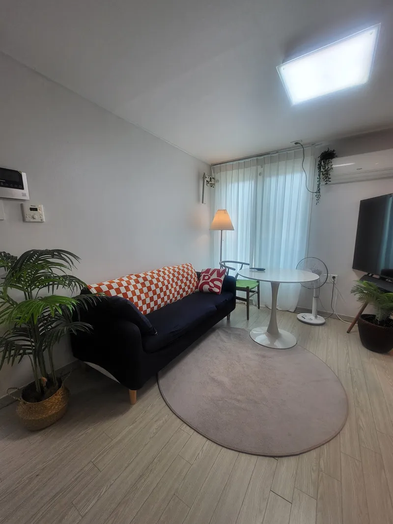 [Songpa, Seoul] 2 minutes walk from Songpanaru Station on Line 9, very close to the station 6