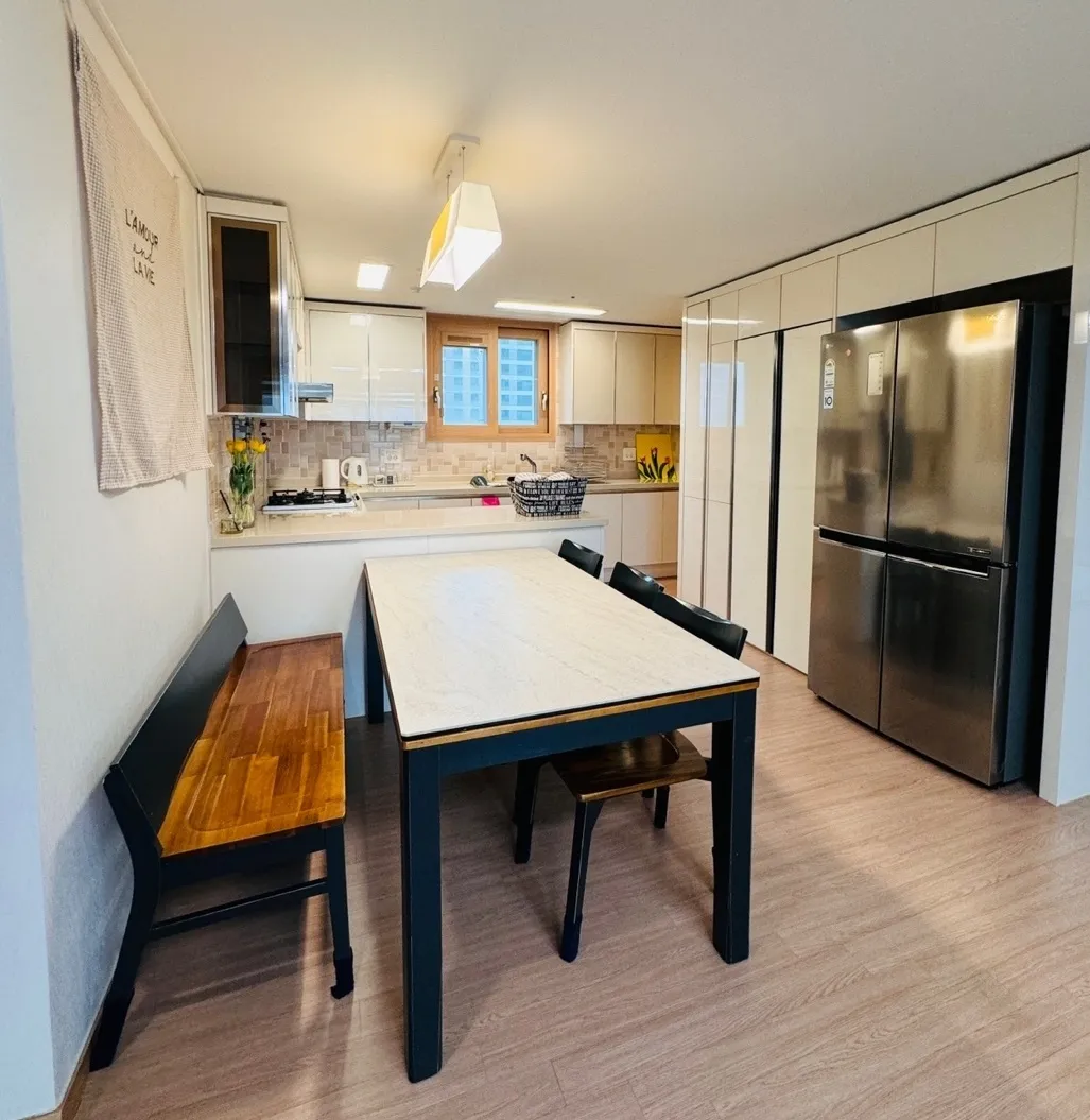 Apartment in Pohang, Gyeongbuk — 86m², sleeps 4, 2 baths