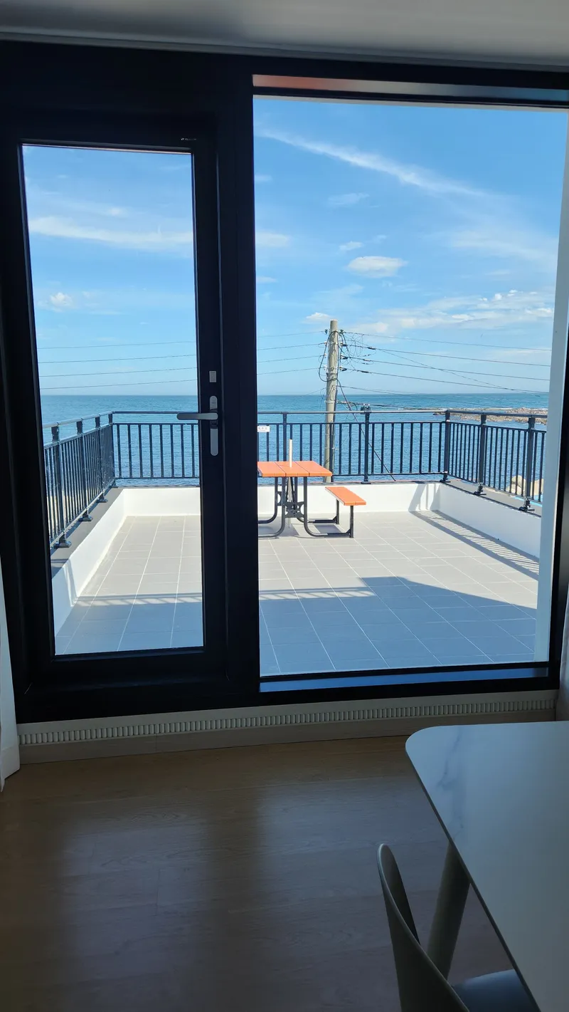 [Pohang] One-room pension with ocean view, 1st floor, room 102 23