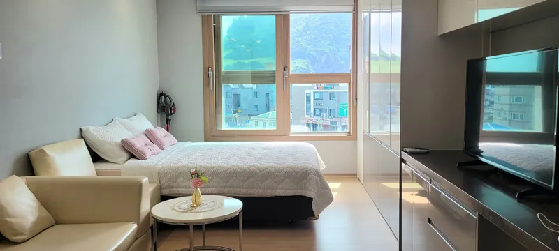 [Seongsan, Seogwipo] Spacious studio with a panoramic view of Seongsan Ilchulbong and the sea 4