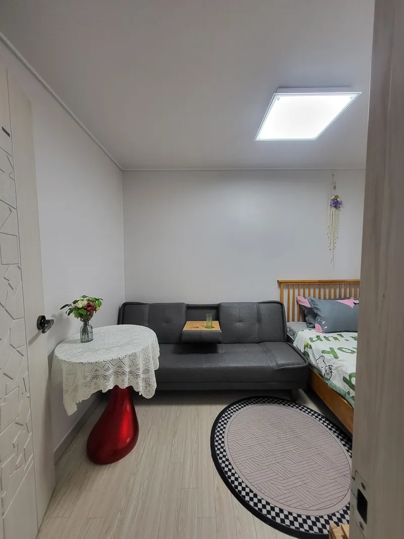 [Songpa, Seoul] 2 minutes walk from Songpanaru Station on Line 9, very close to the station 16