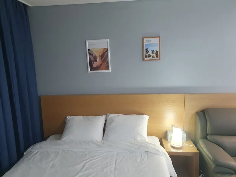 [Yeosu] Yeosu Beach Marina Yacht Club, waterfront swimming pool, romantic pojangmacha (traditional Korean food stall), and free parking are located in front of the accommodation. 47