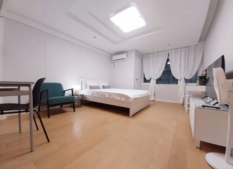 [Seocho, Seoul][Seoul Gangnam] Clean, fully furnished 11-pyeong officetel, 5 minutes walk from Gangnam Station 4