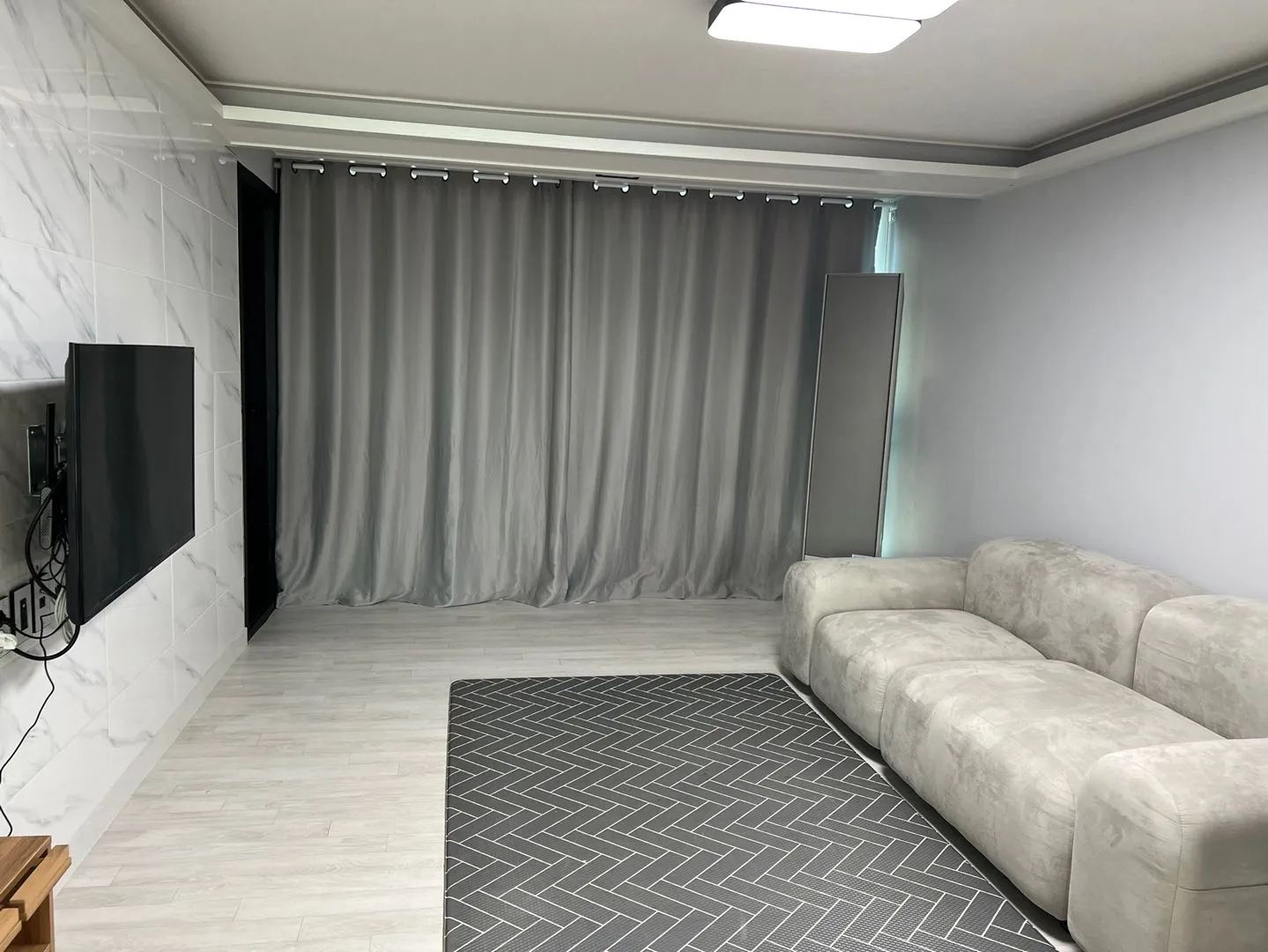 Sanjeong-dong Seaside Three-Bedroom Apartment