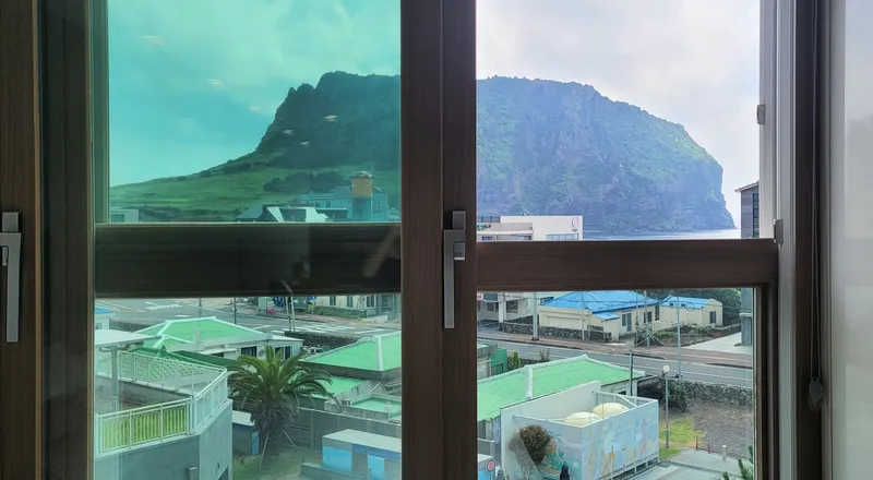[Seongsan, Seogwipo] Spacious studio with a panoramic view of Seongsan Ilchulbong and the sea 2