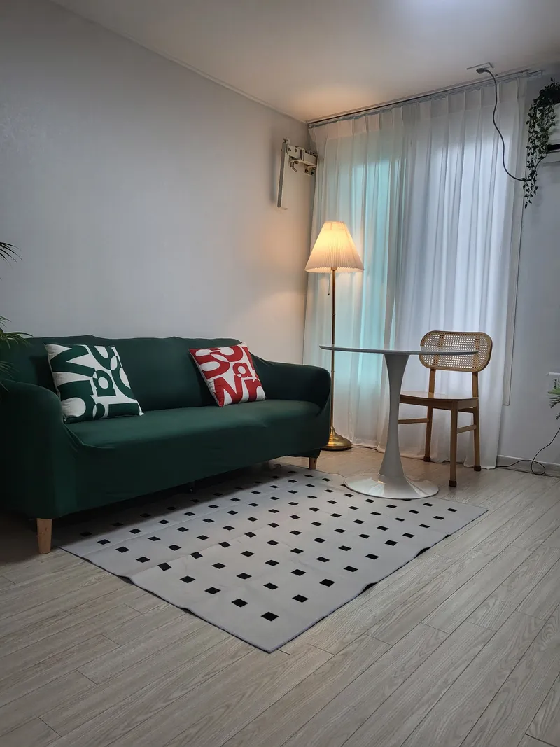 [Songpa, Seoul] 2 minutes walk from Songpanaru Station on Line 9, very close to the station 19