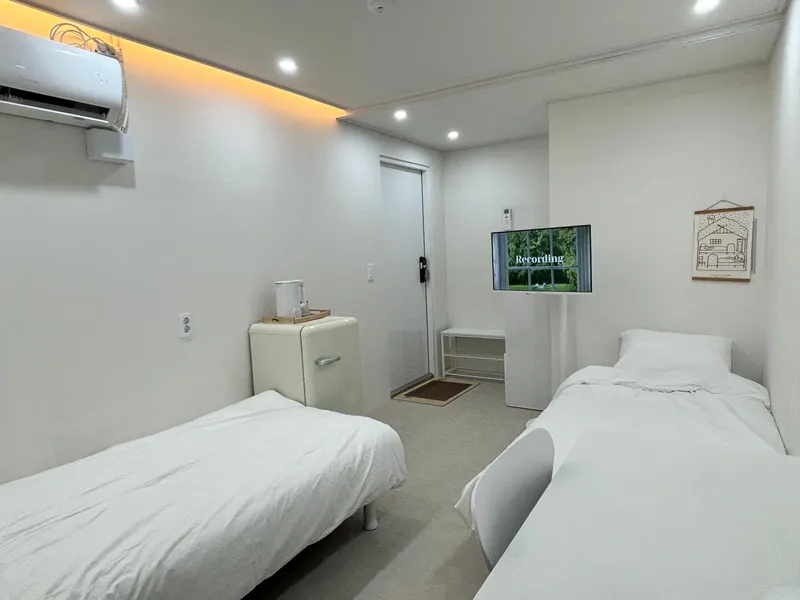 [Jung-gu, Seoul] Newly built, clean, 5-minute walk from Myeongdong Station, fully-equipped twin room 306 4