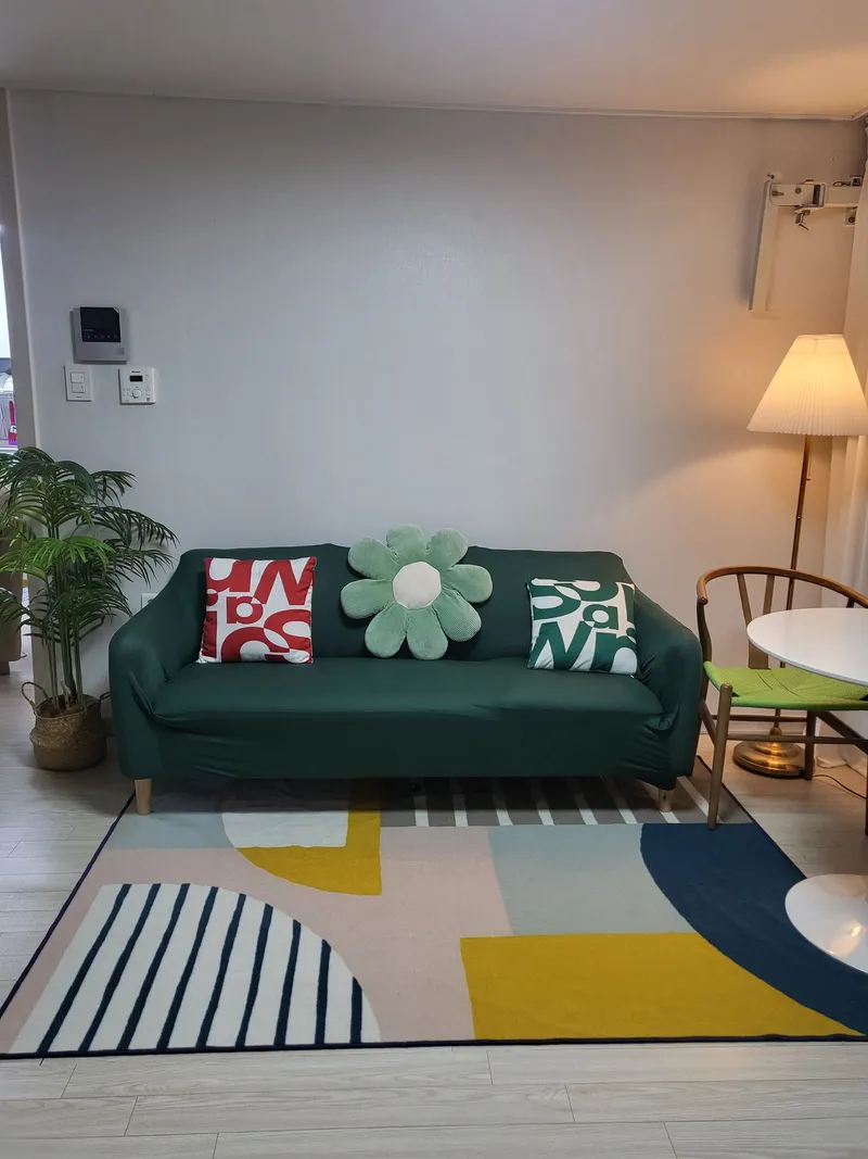 [Songpa, Seoul] 2 minutes walk from Songpanaru Station on Line 9, very close to the station 17
